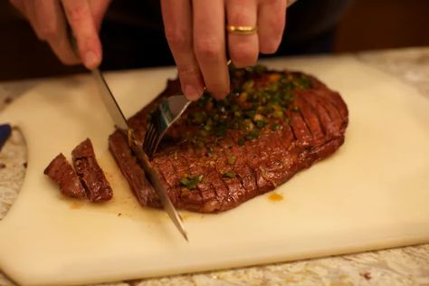 How to BBQ Perfect Flank Steak (With Grill Time & Temp Chart) - Delishably Flank Steak Grill Time, Bbq Flank Steak, Steak On Gas Grill, Flank Steak Salad, Marinade Flank Steak, Rare Steak, Grill Time, Grilled Flank Steak, Steak Salad