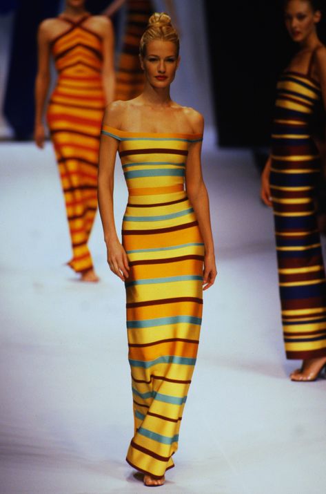 Herve Leger 90s, Karen Mulder, Haute Couture Looks, 90s Runway Fashion, Vintage Runway, Christian Dior Haute Couture, Crochet Maxi Dress, Dior Haute Couture, Chanel Haute Couture