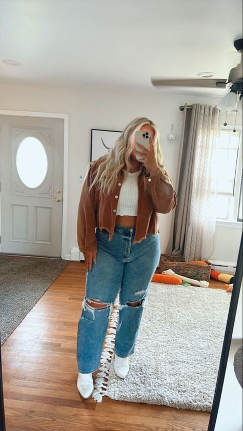 Fall Boyfriend Jeans Outfit, Thanksgiving Outfit Inspo Plus Size, Plus Size Country Concert Outfit Jeans, Country Concert Outfit Winter Plus Size, Plus Size Ripped Jeans Outfit, Cold Night Out Outfit, Plus Size Fall Fashion 2023, Ripped Jeans Outfit Winter, Concert Outfit Winter Plus Size