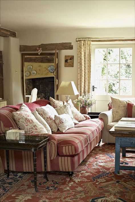 18 Images of English Country Home Decor Ideas - Cool Chic Style Fashion Striped Walls Living Room, Nyc Room, Timeless Sofa, Deep Sofa, English Home, English Country Decor, English Decor, Striped Walls, Interior Minimalista