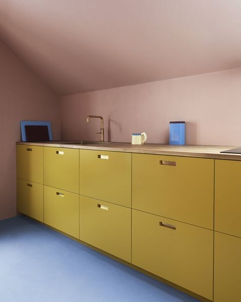 Yellow Kitchen Ideas, Yellow Kitchens, Yellow Kitchen Cabinets, Kitchen Colours, Firmdale Hotels, Scandi Kitchen, Curved Cabinets, Yellow Cabinets, Modern Kitchen Design Ideas