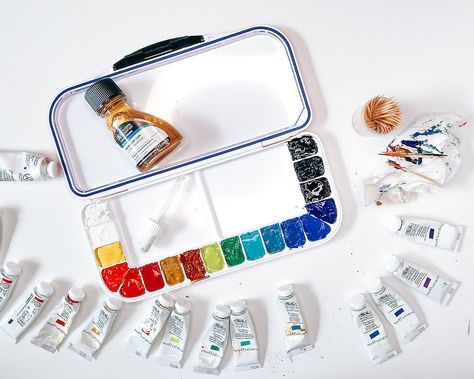 HOW TO STORE GOUACHE ON A PALETTE: A GENIUS SOLUTION! Travel Gouache Kit, Gouache Pallet, Gouache Palette, Gouache Painting Techniques, Gouache Tutorial, Empty Palette, Paint Organization, Gouache Color, Travel Sketchbook