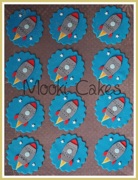 Spaceship Cupcakes, Rocket Fondant, Space Cupcakes, Fondant Cupcake Topper, Fondant Cupcake Toppers, Creative Cupcakes, Cupcake Designs, Fondant Decorations, Fondant Cupcakes