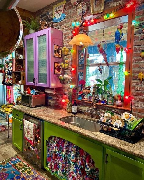 Hippie House, Bohemian Kitchen, Hippie Homes, Butterworth, Deco Boheme, Maximalist Decor, Boho House, Boho Kitchen, Dream Room Inspiration