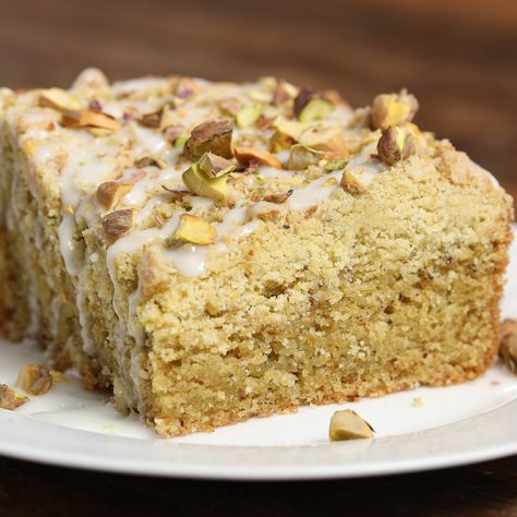 Pistachio Crumb Cake Pistachio Coffee Cake, Ingredients For Cake, Pistachio Recipes, Carrot Cake Cheesecake, Cake Mixture, Crumb Cake, Crumble Topping, Moist Cakes, 2 Eggs