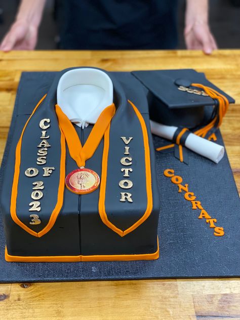 Masters Degree Cake Ideas, Graduation Cake Masters Degree, College Graduation Cakes For Men, Cake For Masters Degree, A&m Graduation Cakes, Masters Degree Graduation Party, Mba Graduation Cake, Degree Hat, Mba Graduation Cap Master's Degree