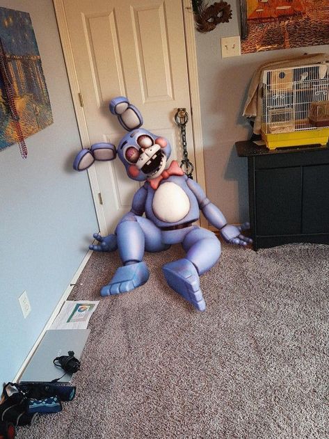 Fnaf Room Ideas, Fnaf Costumes, Fnaf Random, Fnaf Costume, Scary Images, Fnaf Cosplay, Fursuit Head, Fnaf 2, Toy Bonnie