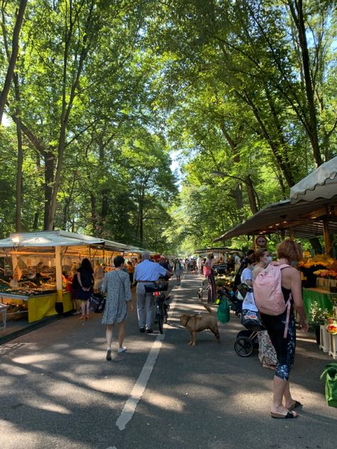 Market Day Aesthetic, Outside Market, Summer In Village, Market Photo Ideas, Markets Aesthetic, Green Market, Summer Market, City Summer, Summer In The City