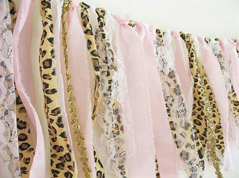 Cheetah Print Party, Animal Print Birthday Party, Cheetah Cake, Leopard Birthday Parties, Cheetah Birthday Party, Leopard Baby Showers, Baby Shower Banner Girl, Cheetah Party, Cheetah Birthday