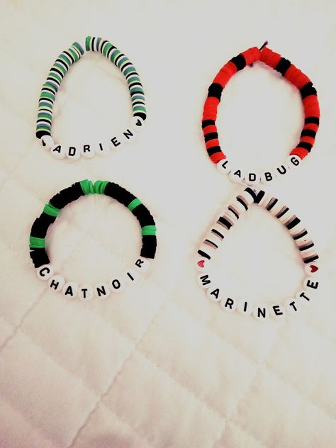 Miraculous Ladybug Bracelet Diy, Miraculous Bracelet Ideas, Ladybug And Cat Noir Bracelet, Miraculous Bracelet, Marinette Et Adrien, Baddie Aesthetic, Bracelets Patterns, Kandi Bracelets, Diy Bracelets Patterns