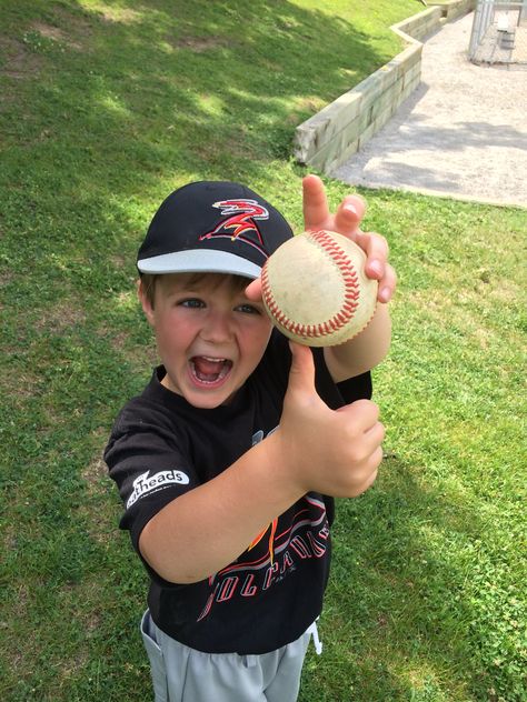 Baseball Mom Aesthetic, Baseball Babies, Mlb Wife, Kids Playing Baseball, Baseball Games For Kids, Baseball Kids, Baseball Boy, Baseball Family, Baseball Tournament