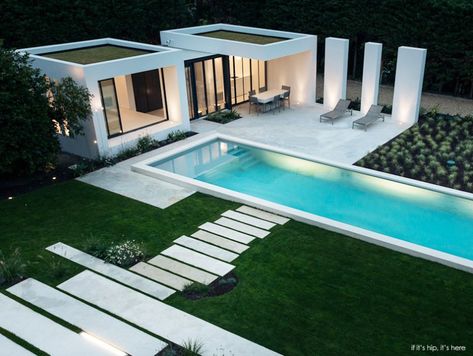 Modern Pool house In Basque Country Luxury Pool Designs, Luxury Pool House, Pool House Design, Luxury Pools Backyard, Modern Pool House, Landscape Luxury, Moderne Pools, House With Pool, Pool House Designs