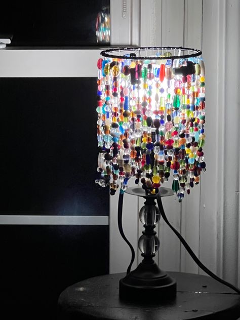 Bead Lampshade, Beads Projects, Diy Lampshade, Hippie Crafts, Glass Bead Crafts, Beaded Lampshade, Beaded Lamps, Lampshade Chandelier, Diy Lamp Shade