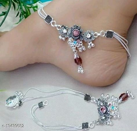 Payal Designs Silver, Beautiful Anklet, Anklet Designs, Beach Anklets, Women Anklets, Silver Toe Rings, Ankle Chain, Gold Rings Fashion, Polki Jewellery