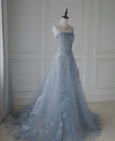 Debut Gowns 18th, Caraval Aesthetic, Donatella Dragna, Ethereal Gowns, Prom Night Dress, Debut Gowns, Princesa Tiana, Ball Gowns Aesthetic, Prom Inspiration