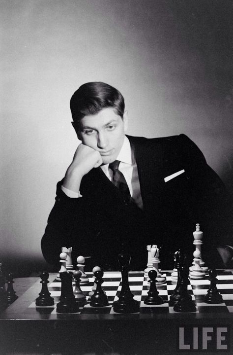 One Night In Bangkok, Bobby Fischer, How To Play Chess, Chess Master, Portrait Photography Men, Chess Players, Roman Holiday, Boy Pictures, Boy Poses