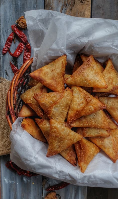 Butter Chicken Samosa, Chicken Samosas, Chicken Samosa, Layered Salad Recipes, Layered Salad, Lights Wedding, Food Places, Face Photography, Food Inspo