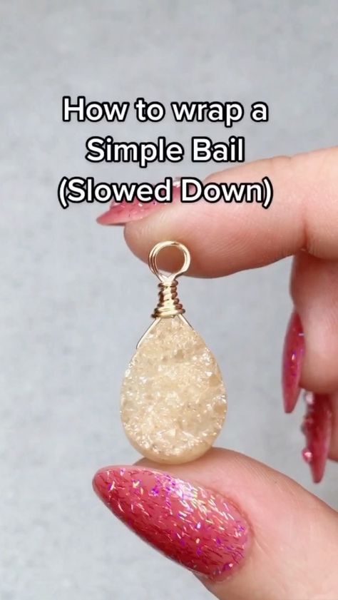 TheBohoBeachBum (@the_boho_beach_bum) posted on Instagram: “How to make a simple bail (slowed down) . . . #makingjewelry #jewelrymaking #jewelrydesigner #jewelrymakingprocess #howto #wireweaving…” • May 5, 2022 at 9:57pm UTC Christmas Jewelry Diy, Diy Jewelry Making Tutorials, Wire Wrapped Stone Jewelry, Wire Wrap Jewelry Designs, Wire Wrapped Jewelry Diy, Wire Jewelry Making, Wire Wrapped Jewelry Tutorials, How To Wrap, Diy Jewelry Unique