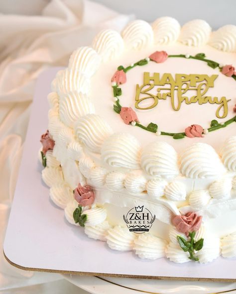 2 pounds fresh cream VINTAGE CAKE💞 The secret ingredient of Z&H bakes is always love because your satisfaction is our first priority 💕 For order and detail call us or msg us 03336006889 U Can Contact Us through instagram or facebook Please Place Your order 2 Days Before the event 💞 . . . . . #cooking #food #foodie #baking #bakery #instafood #foodphotography #homemade #yummy #foodstagram #delicious #foodlover #foodblogger #chef #cook #dinner #healthyfood #tasty #instagood #love #homecook... Fresh Cream Cake Designs Birthday, Fresh Cream Birthday Cake, 29 Birthday, Cook Dinner, 29th Birthday, Pretty Birthday Cakes, Cake Designs Birthday, Fresh Cream, Secret Ingredient