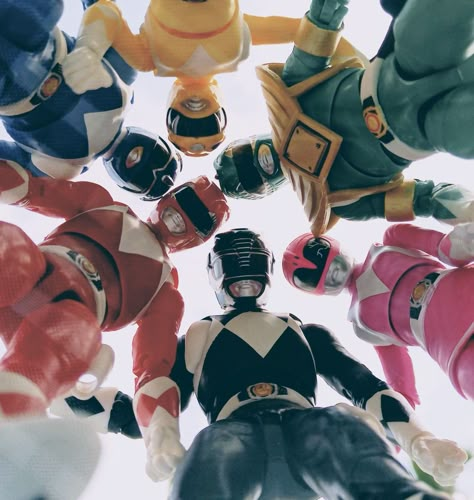 Power Ranger Profile Picture, Group Of 4 Cartoon, Power Rangers Pfp, Power Rangers Group Photo, Red Power Ranger Pfp, Power Rangers Aesthetic, Power Rangers Twitter Header, Power Rangers Wallpaper, Power Ranger Gang Gmmtv