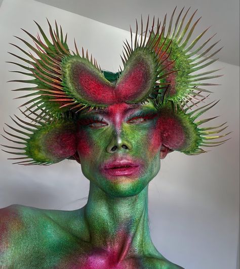 Creepy Makeup, Funky Makeup, Prosthetic Makeup, Venus Flytrap, Creepy Halloween Makeup, Flower Costume, Rave Makeup, Makeup News, Horror Makeup