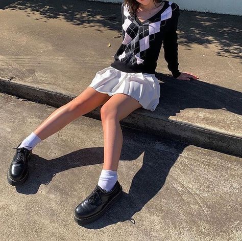 Low Top Doc Martens Outfit, Low Doc Martens Outfit, Doc Martens Loafers, Black Loafers Outfit, Doc Martens Black, Dr Martens Outfit, Doc Martens Outfit, Oxford Shoes Outfit, Loafers Outfit