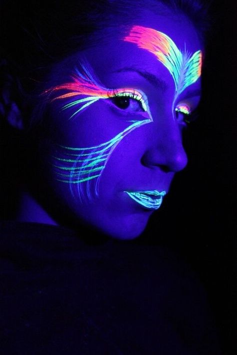 Glow In The Dark Makeup Look, Pintura Facial Neon, Rave Face Paint, Blacklight Makeup, Glow Face Paint, Black Light Makeup, Uv Face Paint, Uv Photography, Uv Makeup