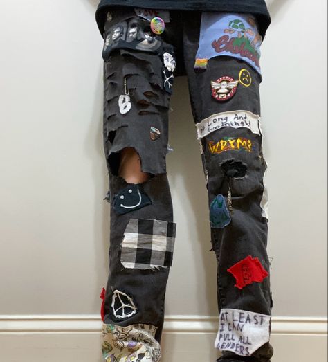 Patch Overalls Punk, Baggy Patch Pants, Patch Pants Outfit, Punk Patch Pants, Patch Pants Punk, Pants Patches, Pants With Patches, Alt Diy, Crust Pants