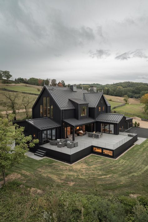 10 Black Modern Farmhouse Exteriors That Showcase Bold, Timeless Design - My Decor Inspo Modern Rustic Home Exterior Architecture, Grey And Black Farmhouse Exterior, Cool Farmhouse Ideas, Metal That Looks Like Wood, Colorado Modern Farmhouse, Modern Farmhouse Ideas Exterior, Modern Black Home Exterior, Barndominium Black And White, Back Of A House