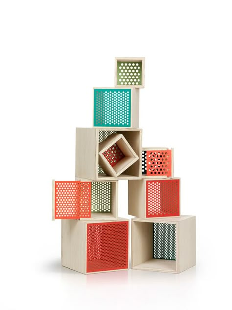 Stacking boxes by Note Design Studio via @YankoDesign Cube Furniture, Etagere Cube, Note Design Studio, Art Cart, Wooden Cubes, Notes Design, Note Design, Retail Display, Design Milk