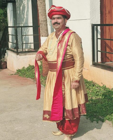 Barabandi has been the ancient Maratha dress . It is in Trends again, This dress code is seen nowadays mostly in Maharashtrian wedding. Barabandi word itself describes the concept of dress. The Word "Bara" means "12" in Marathi Language and "Bandi" means "Top Wear". It has 12 nods, 6 in the inner side and 6 outer side.  Contact us if interested buying Barabandi. Watsapp number: 7021676934 Maharashtrian Wedding, Mumbai Fashion, Oval Face Hairstyles, Open Hairstyles, Wedding Clothes, Free Svg Files, Outfit Trends, Fashion Hub, Girl Short Hair