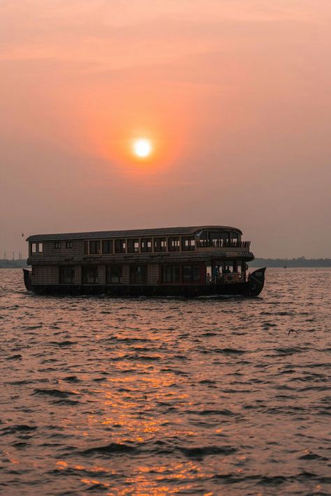 Alappuzha House Boat, House Boat Kerala, Tours And Travels, Evening View, Tourism Marketing, Sunset View, Wall Paint Designs, Beautiful Sites, Band Tattoo