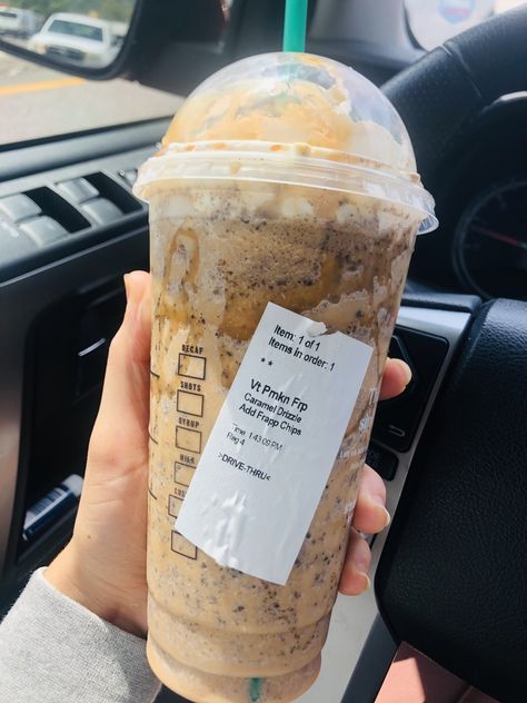 Pumpkin Frappuccino, Starbucks Halloween Drinks, Low Calorie Starbucks Drinks, Starbucks Frappuccino Recipe, Pumpkin Spice Frappuccino, Caramel Drinks, Starbucks Fall Drinks, Starbucks Drink Menu, Fall Starbucks