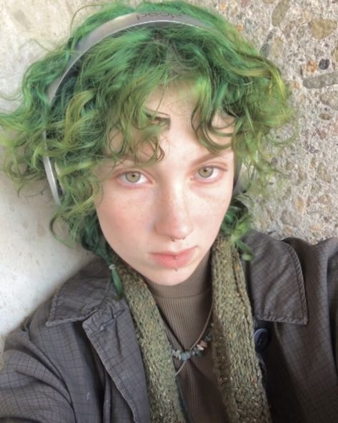 Short Green Hair Aesthetic, Light Green Hair Dye, Light Green Hair Aesthetic, Short Curly Green Hair, Green Hair Girl Aesthetic, Green Fluffy Hair, Green Haired Characters, Green Hair Outfit, Blonde And Green Hair