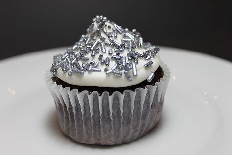 silver jimmies Ricotta Cupcakes, Raspberry Buttercream Frosting, Silver Sprinkles, Margarita Cupcakes, Silver Cupcakes, Silver Bra, Orange Cupcakes, Raspberry Buttercream, Sprinkle Cupcakes