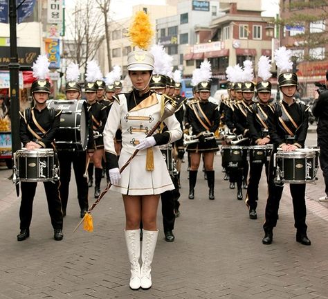 Drum Major Uniforms, Majorette Outfits, Drum Majorette, Majorette Uniforms, Marching Band Uniforms, Windy Skirts, Drum Band, Drum Major, Band Photography