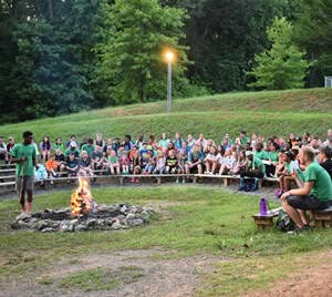 Overnight Camp Aesthetic, Summer Camp Vibes Aesthetic, Summer Camp Aesthetic Cabin, Children Summer Camp, Camp Counselor Aesthetic, American Summer Camp, Summer Camp Ideas, Summer Camp Vibes, Overnight Summer Camp