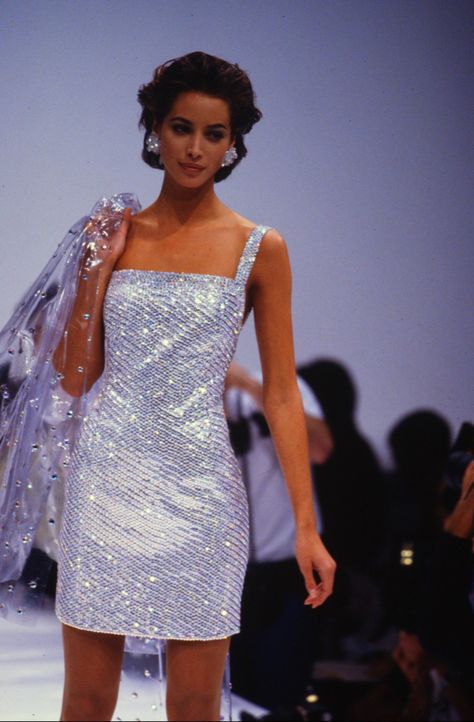 Marc Jacobs Runway, Yasmeen Ghauri, Yasmin Le Bon, Marc Jacobs Dress, 90s Runway Fashion, Vintage Runway, Original Supermodels, 90s Fashion Outfits, Model Aesthetic