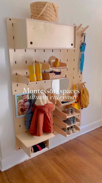 Foyer Playroom Entryway, Montessori Mudroom, Montessori Shoe Station, Montessori Spaces At Home, Montessori Entryway Ideas, Montessori Entrance, Montessori Cabinet, Ikea Montessori Entryway, Toddler Dressing Station