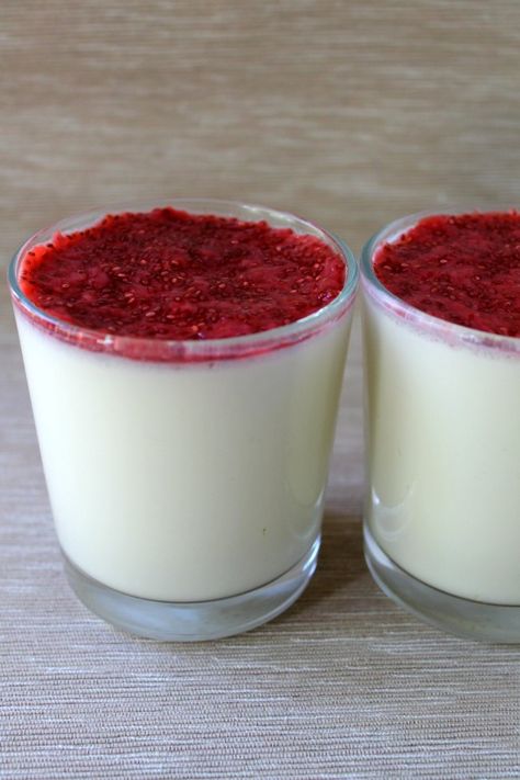 Low Carb Panna Cotta Recipe With Mascarpone Cheese - Easy Treat Recipe With Mascarpone, Recipes With Mascarpone Cheese, Flourless Chocolate Brownies, Mascarpone Recipes, Panna Cotta Recipe, Simple Video, Easy Treat, Festive Desserts, Rich Desserts