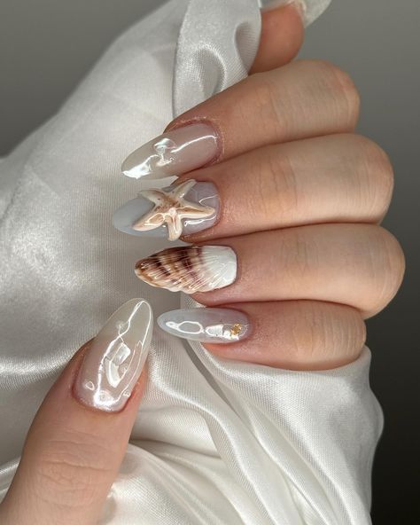 Embrace The Oceans Magic With These 40 Stunning Mermaid Nails – May the Ray Nail Ideas Vacation, Juice Aesthetic, Princess Pilates, Wellness Girl, Shell Nails, Pilates Girl, Seashell Nails, Aesthetic Wellness, Pilates Aesthetic