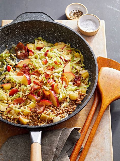 Cabbage and Apple Farro Toss Apple Meals, Grain Sides, Salad Cabbage, Grain Dishes, Grain Salads, Low Salt Recipes, Winter Salad Recipes, Grain Recipes, Farro Salad