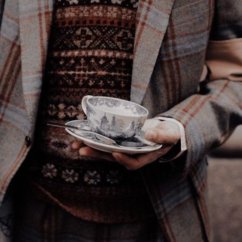 Arthur Weasley Aesthetic, Hogwarts Marauders Era, Fleamont Potter, Jacob Portman, Hogwarts Legacy Mc, Marauders Era Aesthetic, Wizard Book, Books Harry Potter, Moaning Myrtle