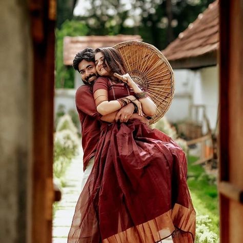 Kerala Photoshoot, Kerala Wedding Photography, Unique Themes, Pre Wedding Photoshoot Outfit, Indian Wedding Photography Couples, Pre Wedding Photoshoot Outdoor, Marriage Photos, Wedding Photoshoot Poses, Romantic Photoshoot