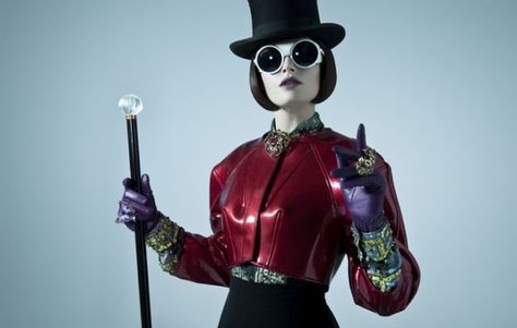 I love this Willy Wonka inspired shoot. Willy Wonka Costume, Villain Costumes, Fantasias Halloween, Halloween Make Up, Willy Wonka, Halloween Make, Costume Halloween, Top Hat, Costume Design