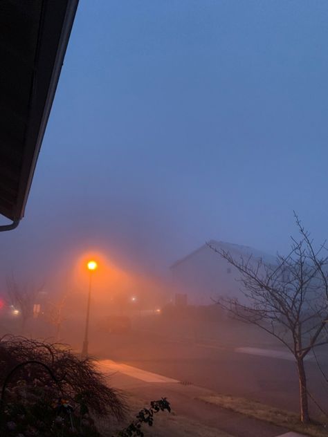 Foggy morning, fall, Halloween aesthetic, fall core, Halloween core, spooky weather, spooky 👻 Fall Foggy Morning, School Morning Aesthetic Fall, Cold School Morning Aesthetic, Fall School Morning, Foggy Autumn Aesthetic, Foggy Fall Aesthetic, Dark Foggy Aesthetic, Morning Fall Aesthetic, Early School Morning Aesthetic