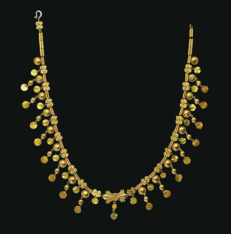 A GREEK GOLD NECKLACE  LATE CLASSICAL TO HELLENISTIC PERIOD, CIRCA 4TH-3RD CENTURY B.C. Ancient Necklace, History Jewelry, Ancient Greek Jewelry, Hellenistic Period, Ancient Jewels, Roman Jewelry, Ancient Jewellery, Medieval Jewelry, Historical Jewellery