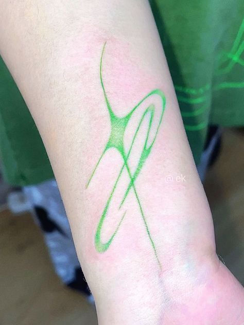 All Green Tattoo, Green Star Tattoo, Neon Green Tattoo, Green Light Tattoo, Creeper Tattoo, Green Ink Tattoo, Green Tattoo Ink, Green Tattoo, Amazing 3d Tattoos