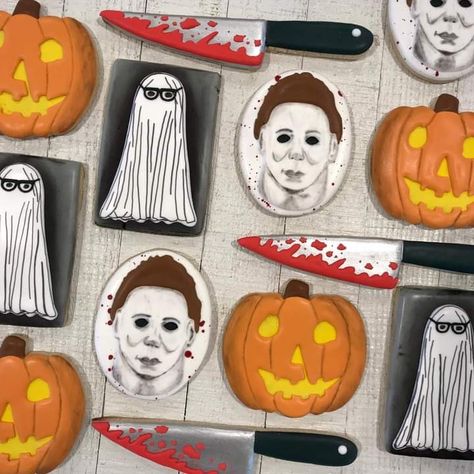 Horror Cookies Ideas, Knife Cookies Decorated, Michael Myers Cookies Decorated, Michael Myers Strawberries, Knife Cookies Halloween, Michael Myers Cupcakes, Michael Myers Cookies, Horror Movie Cookies, Halloween Confections