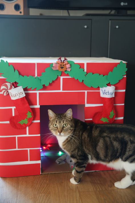 Diy Cat Haunted House, Diy Christmas Cat House, Cat Friendly Christmas Decorations, Diy Cat House Cardboard, Christmas Tree For Cats, Christmas Cat House, Cardboard Fire, Cat House Diy Cardboard, Christmas Cat Photos